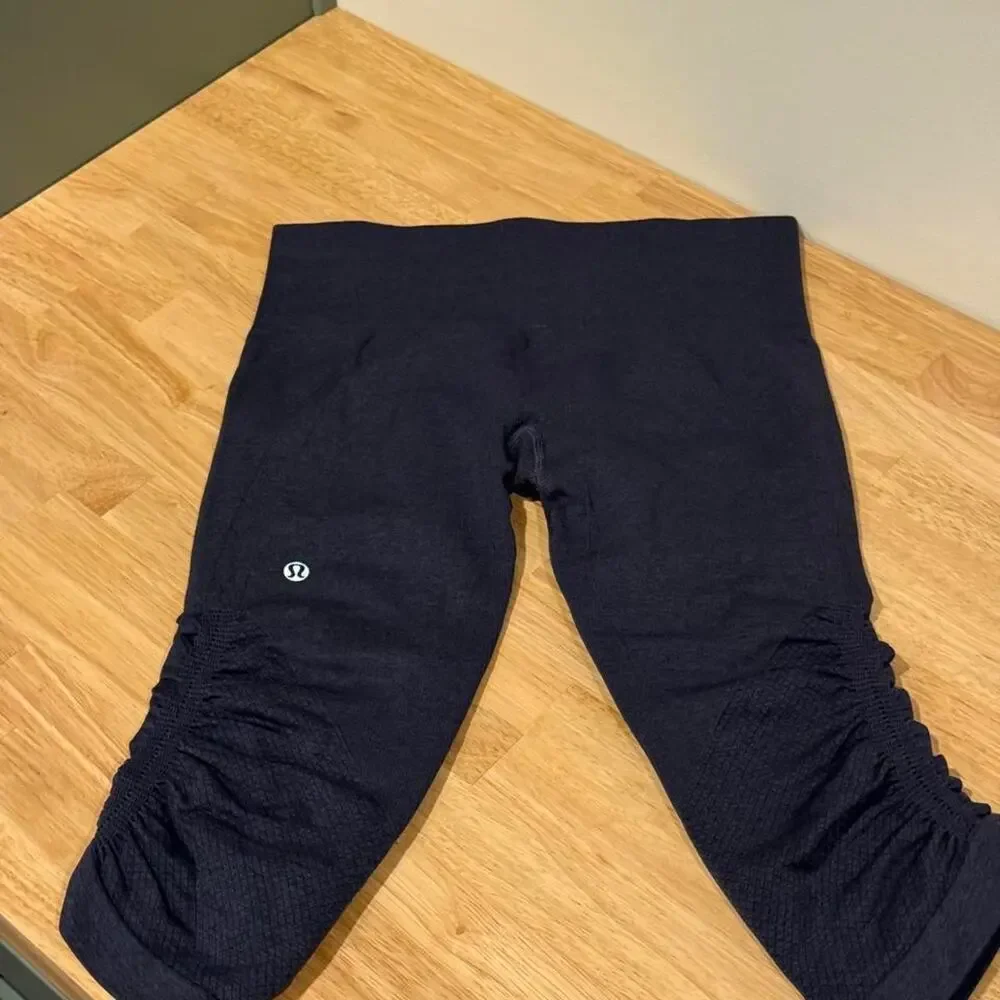 Lululemon Navy Blue Ruched Crop Leggings Size 6 Textured Yoga Pants